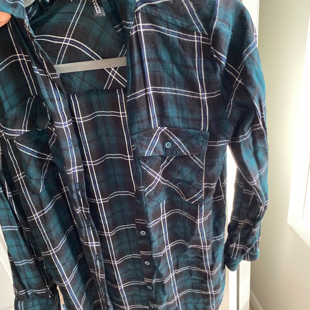 4 shirts bundle - Picture 3 of 6